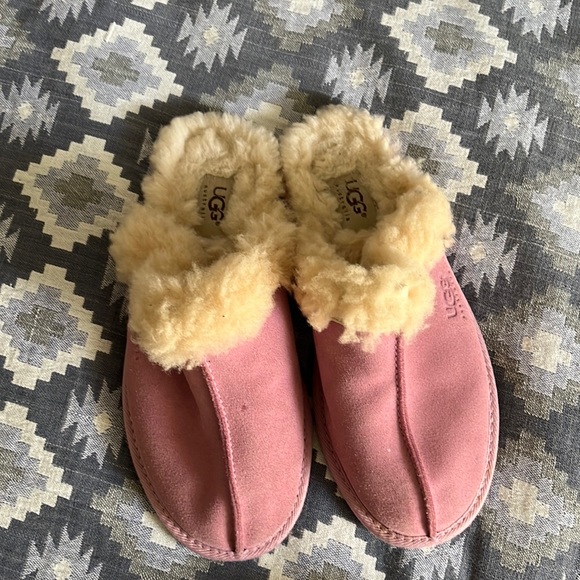 UGG Shoes - Pink Ugg slippers, size 6